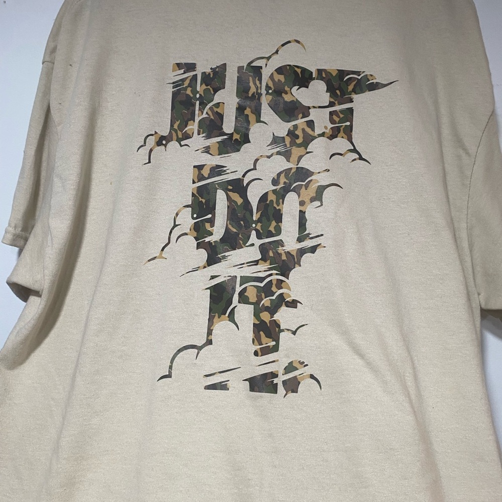 Nike Beige Camo Graphic T-Shirt